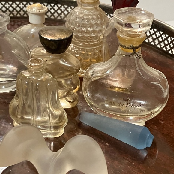 Vintage Lot of 17 Small Perfume and Cologne Bottles Some Full - Picture 4 of 16
